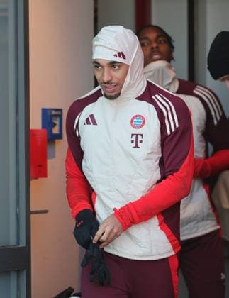 21.01.2025, Champions League FC Bayern Abschlusstraining, Saebenerstrasse Muenchen, Fussball, im Bild: Sacha Boey (FC Bayern Muenchen)