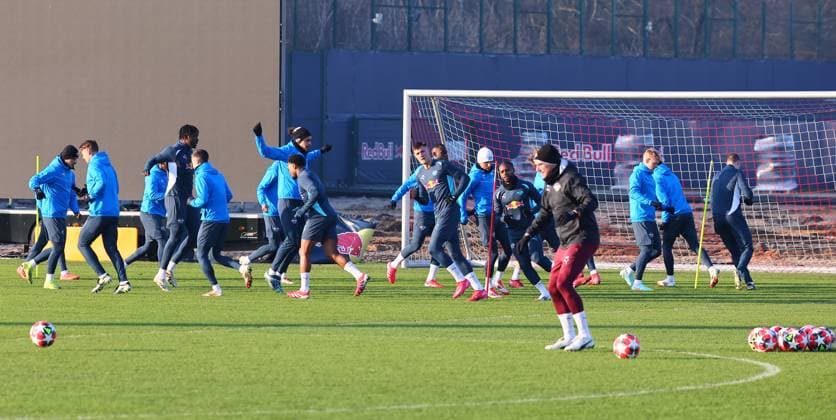 Leipzig, 21.01.2025, RBL Trainingszentrum, UEFA Champions League , RB LEIPZIG Training vor dem morgigen Spiel vs. Sporting Lissabon , Im Bild: M;annschaft von RB Leipzig , Nur zur redaktionellen Nutzung. Only editorial use. , Picture Point