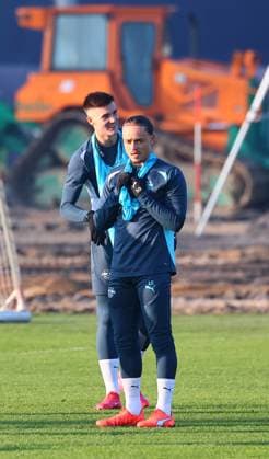 Leipzig, 21.01.2025, RBL Trainingszentrum, UEFA Champions League , RB LEIPZIG Training vor dem morgigen Spiel vs. Sporting Lissabon , Im Bild: Xavi Simons (10, RB Leipzig) vor Benjamin Sesko (30, RB Leipzig) , Nur zur redaktionellen Nutzung. Only editorial use. , Picture Point