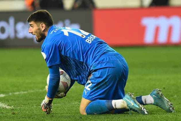 Goalkeeper Visar Bekaj of Hatayspor controls the ball during the Turkish Super League match between Hatayspor and Galatasaray at Mersin Stadium in Mersin , Turkey on January 17 , 2025. ( Photo by Seskimphoto ) Hatayspor v Galatasaray - Turkish Super League 