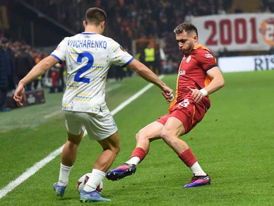 Baris Alper Yilmaz (R)of Galatasaray and Kostiantyn Vivcharenko (2) of Dynamo Kyiv battle for the ball during the UEFA Europa League 2024 25 League Phase MD7 match between Galatasaray A.S. and FC Dynamo Kyiv at Ali Sami Yen Spor Kompleksi Rams Park on January 21, 2025 in Istanbul, Turkey. Istanbul Turkey Copyright: xSeskimphotox GSaray-DynamoKyiv_21125 (21)