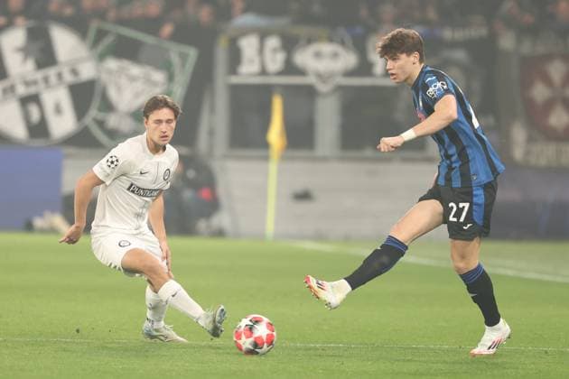 SOCCER - UEFA CL, Atalanta vs Sturm BERGAMO,ITALY,21.JAN.25 - SOCCER - UEFA Champions League, Atalanta Bergamo Calcio vs SK Sturm Graz. Image shows William Boeving (Sturm) and Marco Palestra (Atalanta).  GEPAxpictures xChrisxBauer