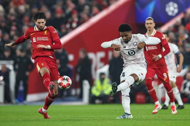 UEFA Champions League - League Stage Liverpool v Lille Alexsandro of Lille clears the ball up field during the UEFA Champions League - League Stage Liverpool v Lille at Anfield, Liverpool, United Kingdom, 21st January 2025 (Photo by Mark Cosgrove News Images) Copyright: xMarkxCosgrove NewsxImagesx