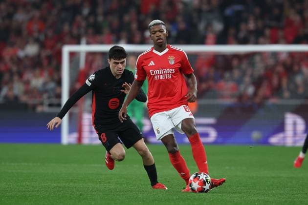 Portugal, Estadio do SL Benfica Lisbon 21. January 2025 Uefa Champions League phase 2024 25 Matchday 7, S.L.Benfica - FC Barcelona, Barca v.l., Alejandro Balde (FC Barcelona), Florentino Dias (S.L.Benfica) Copyright: JoaquimxFerreira