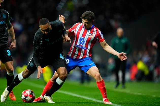 Atletico de Madrid v Bayer 04 Leverkusen - UEFA Champions League 2024 25 League Phase MD7 Julian Alvarez centre-forward of Atletico de Madrid and Argentina and Jonathan Tah centre-back of Bayer 04 Leverkusen and Germany compete for the ball during the UEFA Champions League 2024 25 League Phase MD7 match between Atletico de Madrid and Bayer 04 Leverkusen at Riyadh Air Metropolitano on January 21, 2025 in Madrid, Spain. Madrid Spain  Copyright: xJosexBretonx originalFilename:bretonhernandez-atletico250121_npNJ4.jpg