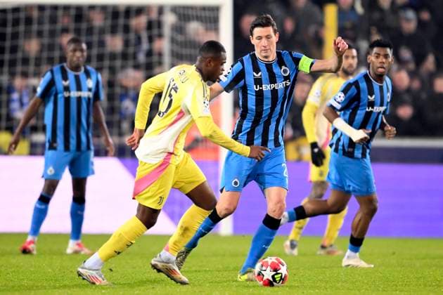 Club Brugge v Juventus - UEFA Champions League BRUGGE, BELGIUM - JANUARY 21 : Kalulu Pierre defender of Juventus and Vanaken Hans midfielder of Club Brugge during the UEFA Champions League 2024 25 League Phase MD7 match between Club Brugge and Juventus on January 21, 2025 in Brugge, Belgium, 21 01 2025 Brugge Belgium  Copyright: xTomasxSiskx