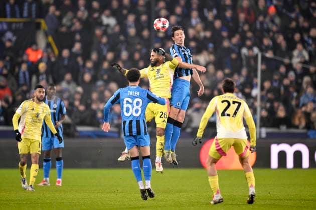 Club Brugge v Juventus - UEFA Champions League BRUGGE, BELGIUM - JANUARY 21 : Luiz Douglas midfielder of Juventus and Vanaken Hans midfielder of Club Brugge during the UEFA Champions League 2024 25 League Phase MD7 match between Club Brugge and Juventus on January 21, 2025 in Brugge, Belgium, 21 01 2025 Brugge Belgium  Copyright: xTomasxSiskx
