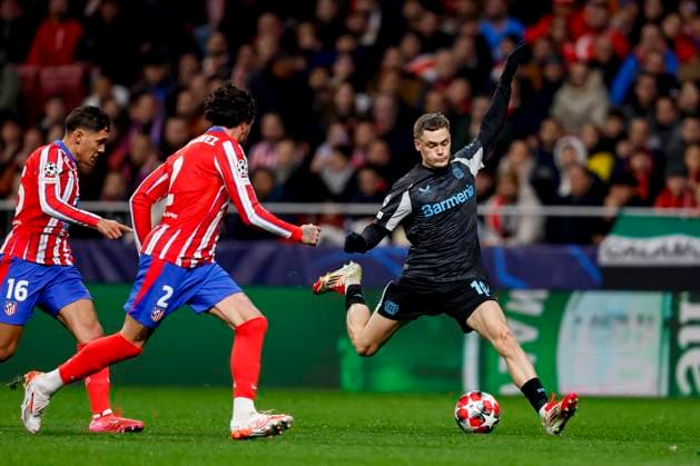 Florian Wirtz (Bayer 04 Leverkusen) und Jose Maria Gimenez (Atletico Madrid) battle for the ball during the UEFA Champions League 2024 25 League Phase MD7 match between Atletico de Madrid and Bayer 04 Leverkusen at Estadio Civitas Metropolitano on January 21, 2025 in Madrid, Spain. (Photo by Manu Reino DeFodi Images) Defodi-071_ATMLEV20250121_057