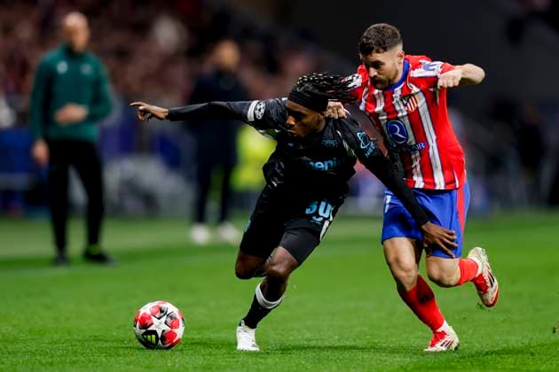 Jeremie Frimpong (Bayer 04 Leverkusen) und Javi Galan (Atletico Madrid) battle for the ball during the UEFA Champions League 2024 25 League Phase MD7 match between Atletico de Madrid and Bayer 04 Leverkusen at Estadio Civitas Metropolitano on January 21, 2025 in Madrid, Spain. (Photo by Manu Reino DeFodi Images) Defodi-071_ATMLEV20250121_047