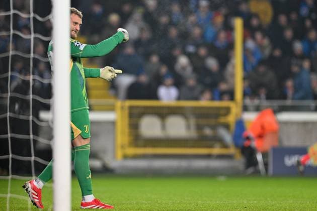 250121 Champions League MD 7 Club Brugge vs Juventus goalkeeper Michele Di Gregorio (29) of Juventus pictured in action during a soccer game between Belgian Club Brugge KV and Italian Juventus in the UEFA Champions League League Phase day 7 of the 2024-25 season, on Tuesday 21 January 2025 in Brugge , Belgium . photo Isosport David Catry Brugge Belgium  Copyright: xDavidxCatryx 20250121DC2_3911