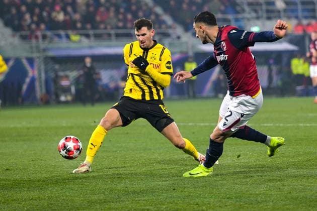 Borussia Dortmundâ??s Pascal Grob hindered by Bologna s Charalampos Lykogiannis during Bologna FC vs Borussia Dortmund, UEFA Champions League football match in Bologna, Italy, January 21 2025  Copyright: xAlessioxMarini IPAxSportx xipa-agency.netx xx IPA_53201853 IPA_Agency_IPA53201853