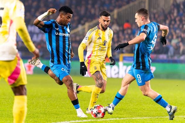 2025-01-21 Club Brugge KV v Juventus - UEFA Champions League 2024 25 League Phase MD7 BRUGES, BELGIUM - JANUARY 21: Raphael Onyedika of Club Brugge KV and Ferran Jutgla of Club Brugge KV during the UEFA Champions League 2024 25 League Phase MD7 match between Club Brugge KV and Juventus at Jan Breydelstadion on January 21, 2025 in Bruges, Belgium. (Photo by Joris Verwijst BSR Agency) Bruges Belgium Content not available for redistribution in The Netherlands directly or indirectly through any third parties. Copyright: xBSRxAgencyx