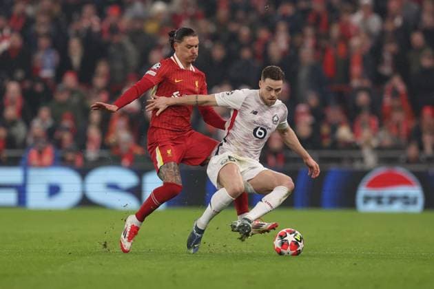 Darwin Nunez of Liverpool and Gabriel Gudmundsson of Lille Liverpool v Lille, UEFA Champions League, Group Stage, Football, Anfield, Liverpool, UK - 21 Jan 2025 EDITORIAL USE ONLY No use with unauthorised audio, video, data, fixture lists, club league logos or live services. Online in-match use limited to 120 images, no video emulation. No use in betting, games or single club league player publications. Copyright: xPaulxCurrie Shutterstockx 15108882af