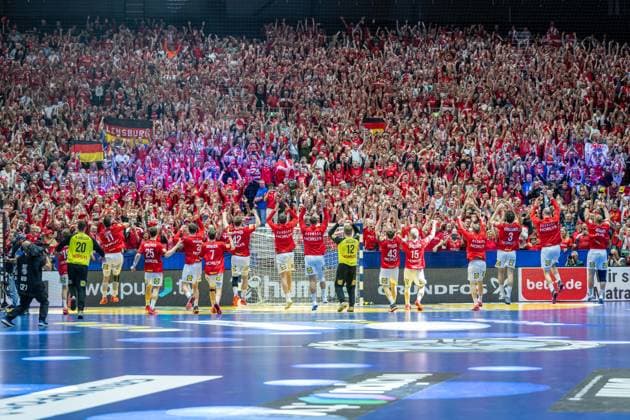 Handball Herning 19.01.2025 IHF Handball World Championship, WM, Weltmeisterschaft Hauptrunde Dänemark (DAN) - Deutschland (GER) Jubel Dänemark GIDSEL Mathias (Dänemark, No.19) Jubel mit Fans
