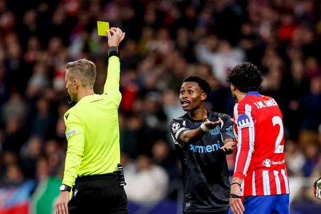 Schiedsrichter Davide Massa show Nathan Tella (Bayer 04 Leverkusen) the yellow card during the UEFA Champions League 2024 25 League Phase MD7 match between Atletico de Madrid and Bayer 04 Leverkusen at Estadio Civitas Metropolitano on January 21, 2025 in Madrid, Spain. (Photo by Manu Reino DeFodi Images) Defodi-071_ATMLEV20250121_102