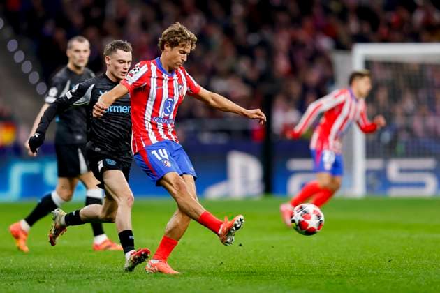Marcos Llorente (Atletico Madrid) und Florian Wirtz (Bayer 04 Leverkusen) battle for the ball during the UEFA Champions League 2024 25 League Phase MD7 match between Atletico de Madrid and Bayer 04 Leverkusen at Estadio Civitas Metropolitano on January 21, 2025 in Madrid, Spain. (Photo by Manu Reino DeFodi Images) Defodi-071_ATMLEV20250121_113