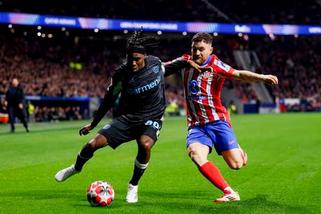 Jeremie Frimpong (Bayer 04 Leverkusen) und Javi Galan (Atletico Madrid) battle for the ball during the UEFA Champions League 2024 25 League Phase MD7 match between Atletico de Madrid and Bayer 04 Leverkusen at Estadio Civitas Metropolitano on January 21, 2025 in Madrid, Spain. (Photo by Manu Reino DeFodi Images) Defodi-071_ATMLEV20250121_116