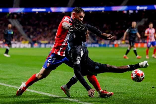 Javi Galan (Atletico Madrid) und Jeremie Frimpong (Bayer 04 Leverkusen) battle for the ball during the UEFA Champions League 2024 25 League Phase MD7 match between Atletico de Madrid and Bayer 04 Leverkusen at Estadio Civitas Metropolitano on January 21, 2025 in Madrid, Spain. (Photo by Manu Reino DeFodi Images) Defodi-071_ATMLEV20250121_120
