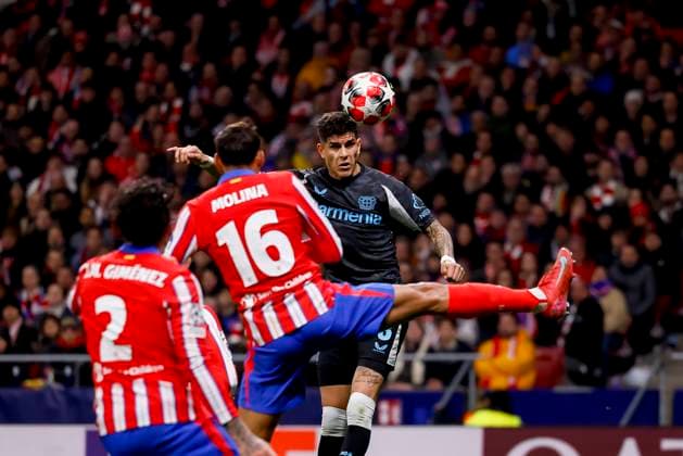 Nahuel Molina (Atletico Madrid) und Piero HincapiÃ (Bayer 04 Leverkusen) battle for the ball during the UEFA Champions League 2024 25 League Phase MD7 match between Atletico de Madrid and Bayer 04 Leverkusen at Estadio Civitas Metropolitano on January 21, 2025 in Madrid, Spain. (Photo by Manu Reino DeFodi Images) Defodi-071_ATMLEV20250121_122