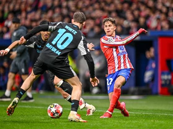 Florian Wirtz (Bayer 04 Leverkusen) und Giuliano Simeone (Atletico de Madrid) battle for the ball during the UEFA Champions League 2024 25 League Phase MD7 match between Atletico de Madrid and Bayer 04 Leverkusen at Estadio Civitas Metropolitano on January 21, 2025 in Madrid, Spain. (Photo by Harry Langer DeFodi Images) Defodi-541_ATLBAY20250121_058