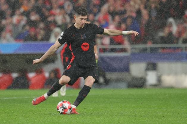 Portugal, Estadio do SL Benfica Lisbon 21. January 2025 Uefa Champions League phase 2024 25 Matchday 7, S.L.Benfica - FC Barcelona, Barca v.l. Robert Lewandowski (FC Barcelona) schiesst zum 4:4 ein Copyright: HMBxMedia FernandoxSoares