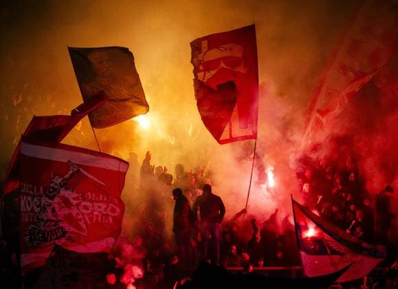 BELGRADO - Red Star supporters light flares during the UEFA Champions League match between Red Star Belgrade and PSV Eindhoven at Stadion Rajko Mitic on Jan. 21, 2025 in Belgrade, Serbia. ANP SEM VAN DER WAL UEFA Champions League 2024 25 League Phase MD7 2024 25 xVIxANPxSportx xxANPxIVx 518044723 originalFilename: 518044723.jpg