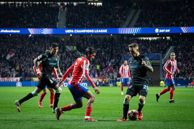 January 21, 2025, Madrid, Spain: Rodrigo De Paul (AtlÃ tico de Madrid) and Alejandro Grimaldo (Bayer Leverkusen) in action during a UEFA Champions League match between Atletico de Madrid and Bayer Leverkusen at Riyadh Air Metropolitano. Final Score: Atletico de Madrid 2:1 Bayer Leverkusen Madrid Spain - ZUMAs197 20250121_aaa_s197_185 Copyright: xFelipexMondinox