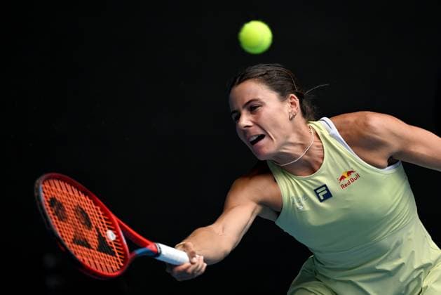 TENNIS AUSTRALIAN OPEN, Emma Navarro of USA during her 1 4 final match against Iga Swiatek of Poland during the 2025 Australian Open at Melbourne Park in Melbourne, Wednesday, January 22, 2025. ( NO ARCHIVING, EDITORIAL USE ONLY, NO USE IN BOOKS WITHOUT CONSENT MELBOURNE VICTORIA AUSTRALIA  Copyright: xJAMESxROSSx 20250122188487567251