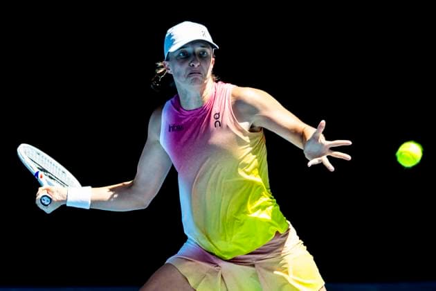 MELBOURNE, VIC - JANUARY 22: Iga Swiatek of Poland in action during the Quarterfinals of the 2025 Australian Open on January 22 2025, at Melbourne Park in Melbourne, Australia. (Photo by Jason Heidrich Icon Sportswire) TENNIS: JAN 22 Australian Open EDITORIAL USE ONLY Icon250122109