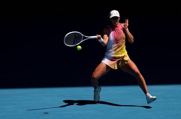 Iga Swiatek of Poland in action Australian Open, Day Eleven, Tennis, Melbourne Park, Melbourne, Australia - 22 Jan 2025  Copyright: xEllaxLing Shutterstockx 15108780ab