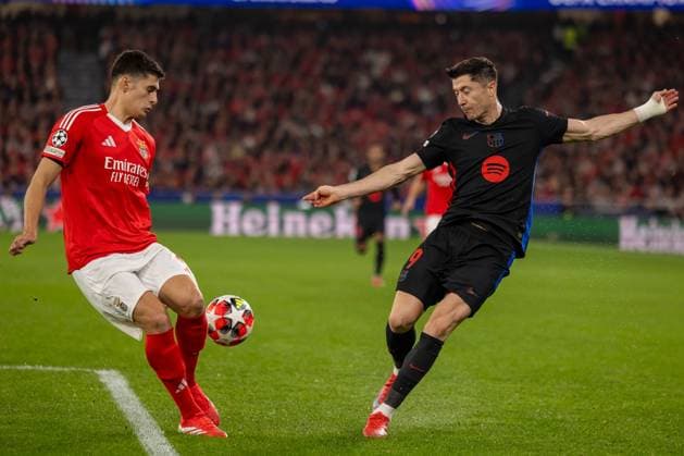 January 21, 2025, Lisboa, Portugal: Antonio Silva (L) of Benfica and Robert Lewandowski (R) of Barcelona seen in action during the UEFA Champions League, between Benfica and FC Barcelona, Barca Final score; Benfica 4:5 Barcelona. Lisboa Portugal - ZUMAs197 20250121_aaa_s197_335 Copyright: xNunoxBrancox