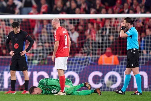 SL Benfica v FC Barcelona, Barca - UEFA Champions League 2024 25 League Phase MD7 Wojciech Szczesny of FC Barcelona reacts after Vangelis Pavlidis of SL Benfica scores his team s second goal during the UEFA Champions League match between SL Benfica and FC Barcelona at Estadio Da Luz in Lisbon, Portugal, on January 21, 2025. Lisbon, Portugal Lisbon Portugal  Copyright: xJosexManuelxAlvarezxReyx originalFilename:alvarezrey-notitle250121_npiRq.jpg