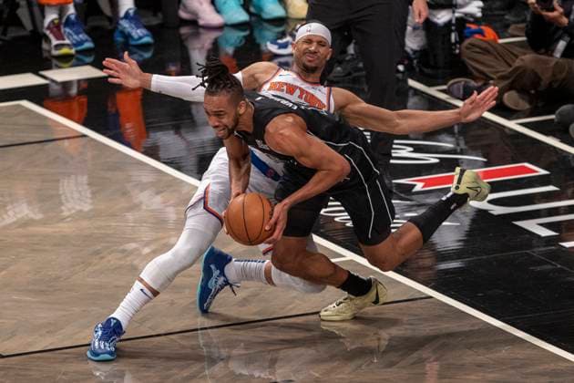 Sport Themen der Woche KW04 Sport Bilder des Tages Brooklyn s Tosan Evbuomwan (R) battles for the ball with Knicks Josh Hart during an NBA, Basketball Herren, USA game between the Brooklyn Nets and New York Knicks at the Barklay Center in New York, United States, 21 January 2025. NBA: Brooklyn Nets - New York Knicks !ACHTUNG: NUR REDAKTIONELLE NUTZUNG!  Copyright: xAngelxColmenaresx AME3259 0796655753st