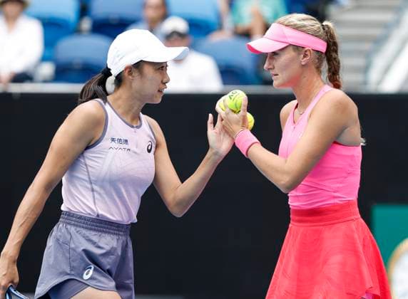 (250122) -- MELBOURNE, Jan. 22, 2025 -- Zhang Shuai(L) Kristina Mladenovic clap hands during the women s doubles quarterfinal match between Zhang Shuai of China Kristina Mladenovic of France and Taylor Townsend of the United States Katerina Siniakova of the Czech Republic at Australian Open tennis tournament in Melbourne, Australia, Jan. 22, 2025. ) (SP)AUSTRALIA-MELBOURNE-TENNIS-AUSTRALIAN OPEN-DAY 11 MaxPing 