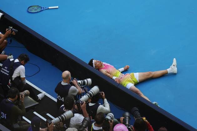 Ben Shelton falls to the ground during a tie break in his Quarter-final match against Sonego in the Rod Laver Arena Australian Open, Day Eleven, Tennis, Melbourne Park, Melbourne, Australia - 22 Jan 2025  Copyright: xRachelxBach Shutterstockx 15108798by
