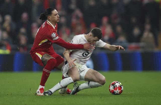 Liverpool v Lille, UEFA Champions League 21.01.25 Liverpool v Lille, UEFA Champions League, League Phase Darwin Núnez of Liverpool and Gabriel Gudmundsson Of Lille  Copyright: xBradleyxOrmesherx NINTCHDBPICT000965598051