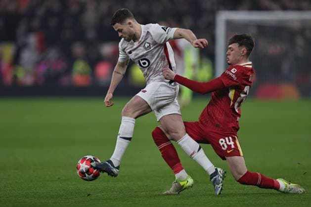 Liverpool FC v LOSC Lille Gabriel Gudmundsson of Lille and Conor Bradley of Liverpool battle for the ball during the Liverpool FC v LOSC Lille UEFA Champions League match at Anfield, Liverpool, England, United Kingdom on 21 January 2025 Credit: James Holyoak Every Second Media Editorial use only. All images are copyright Every Second Media Limited. No images may be reproduced without prior permission. Copyright: xIMAGO EveryxSecondxMediax ESM-1293-0098