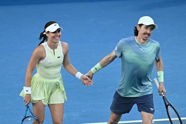 Sport Bilder des Tages TENNIS AUSTRALIAN OPEN, Kimberley Birrell and John-Patrick Smith of Australia celebrate their win mixed doubles final against Olivia Nicholls and Henry Patten of the United Kingdom during the 2025 Australian Open at Melbourne Park in Melbourne, Wednesday, January 22, 2025. ( NO ARCHIVING, EDITORIAL USE ONLY, NO USE IN BOOKS WITHOUT CONSENT MELBOURNE VICTORIA AUSTRALIA  Copyright: xJAMESxROSSx 20250122129099243848
