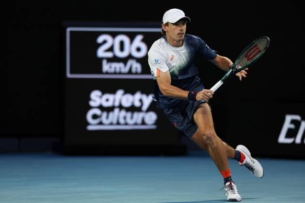 Alex de Minaur during his Quarter-final match against Sinner in the Rod Laver Arena Australian Open, Day Eleven, Tennis, Melbourne Park, Melbourne, Australia - 22 Jan 2025  Copyright: xEllaxLing Shutterstockx 15108780cl