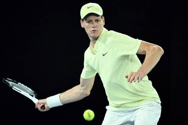 TENNIS AUSTRALIAN OPEN, Jannik Sinner of Italy returns during his quarterfinal match against Alex de Minaur of Australia during the 2025 Australian Open at Melbourne Park in Melbourne, Wednesday, January 22, 2025. ( NO ARCHIVING, EDITORIAL USE ONLY, NO USE IN BOOKS WITHOUT CONSENT MELBOURNE VICTORIA AUSTRALIA  Copyright: xJAMESxROSSx 20250122148144056238