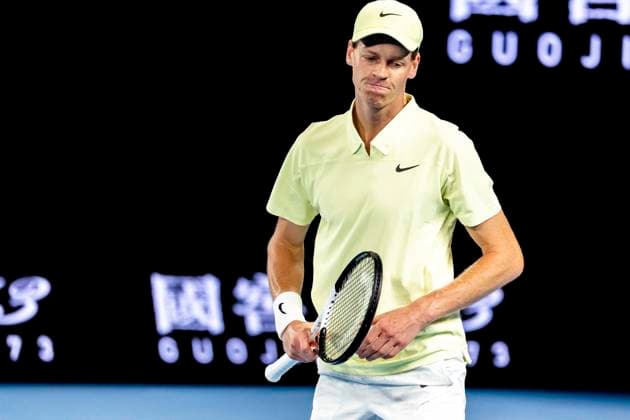 MELBOURNE, VIC - JANUARY 22: Jannik Sinner of Italy shows his frustration during the Quarterfinals of the 2025 Australian Open on January 22 2025, at Melbourne Park in Melbourne, Australia. (Photo by Jason Heidrich Icon Sportswire) TENNIS: JAN 22 Australian Open EDITORIAL USE ONLY Icon250122281