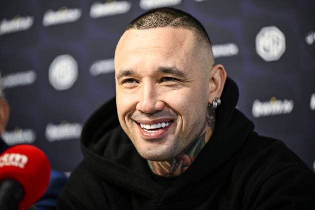 Lokeren s Radja Nainggolan pictured during a press conference, PK, Pressekonferenz of Belgian soccer team KSC Lokeren-Temse, Wednesday 22 January 2025 in Lokeren, with new players, including 36 years old former international player Nainggolan. TOM GOYVAERTS TomxGoyvaerts  x110912007x