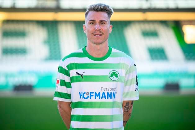 22.01.2025 - SpVgg Greuther Fürth ( Kleeblatt Spielvereinigung ) - 2. Fussball Bundesliga - Saison 2024 2025 - Fototermin Porträttermin Vorstellung Präsentation Pressetermin - - Einzelbild Einzelfoto Portrait Porträt Kopfbild - Felix Klaus (30, SpVgg Greuther Fürth )