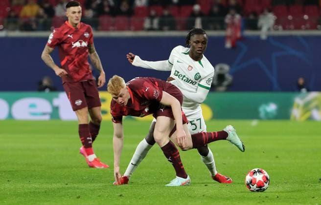 Nicolas Seiwald, Geovany Quenda Zweikampf Spielszene Aktion Fußball Fussball UEFA Champions League UCL Herren 7. Spieltag Saison 2024 2025 22.01.2025 Rasen Ballsport RB Leipzig RBL vs Sporting Lissabon DFL regulations prohibit any use of photographs as image sequences and or quasi-video.