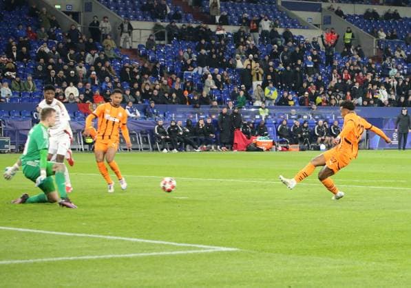 22.01.2025, xgrfx, Fussball UEFA Champions League, Schachtar Donezk - Stade Brest emspor, v.l. Tor, Kevin (Schachtar Donezk) (DFL DFB REGULATIONS PROHIBIT ANY USE OF PHOTOGRAPHS as IMAGE SEQUENCES and or QUASI-VIDEO) Gelsenkirchen