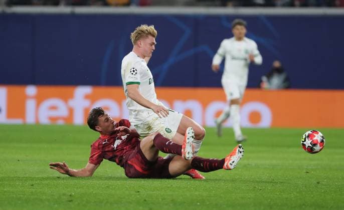 Willi Orban, Conrad Harder Zweikampf Spielszene Aktion Fußball Fussball UEFA Champions League UCL Herren 7. Spieltag Saison 2024 2025 22.01.2025 Rasen Ballsport RB Leipzig RBL vs Sporting Lissabon DFL regulations prohibit any use of photographs as image sequences and or quasi-video.