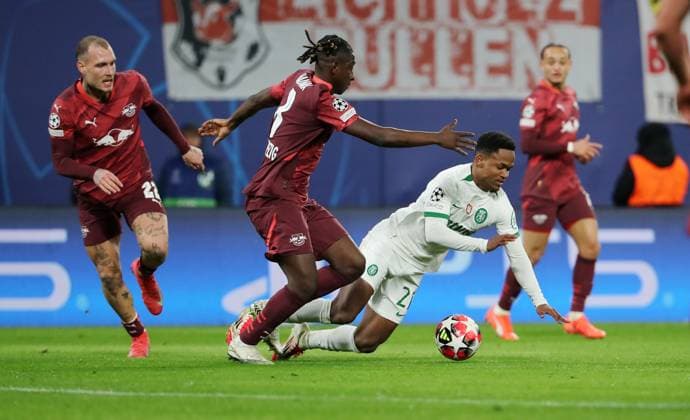 Amadou Haidara, Ousmane Diomande Zweikampf Spielszene Aktion Fußball Fussball UEFA Champions League UCL Herren 7. Spieltag Saison 2024 2025 22.01.2025 Rasen Ballsport RB Leipzig RBL vs Sporting Lissabon DFL regulations prohibit any use of photographs as image sequences and or quasi-video.