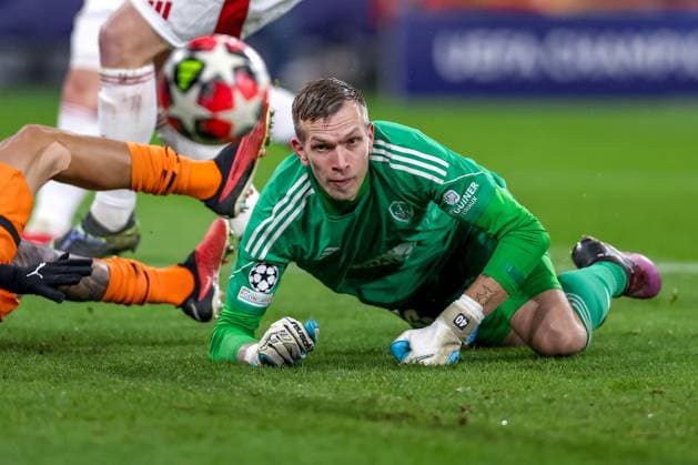 22.01.2025, Fußball, UEFA Champions League, Schachtar Donezk - Stade Brestois 29, Arena AufSchalke Gelsenkirchen, 7. Spieltag Saison 2024 2025: Torwart Marco Bizot (Stade Brest 40) Nordrhein-Westfalen Deutschland