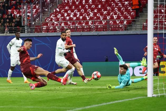RB Leipzig - Sporting Lissabon Champions League Leipzig, 22.01.2025, Red Bull Arena, Fussball, Männer, Saison 2024 2025, UEFA Champions League, 7. Spieltag , RB Leipzig - Sporting Lissabon , Im Bild: Tor für RB Leipzig, Benjamin Sesko (30, RB Leipzig) trifft zum 1:0 gegen Torwart Franco Israel (1, Sporting) ,
