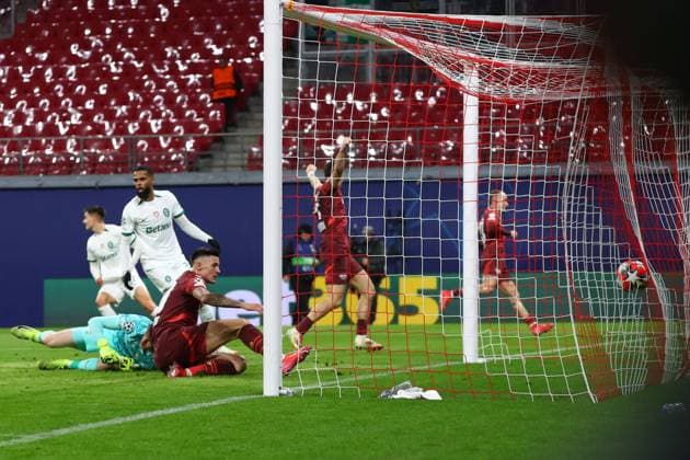 RB Leipzig - Sporting Lissabon Champions League Leipzig, 22.01.2025, Red Bull Arena, Fussball, Männer, Saison 2024 2025, UEFA Champions League, 7. Spieltag , RB Leipzig - Sporting Lissabon , Im Bild: Tor für RB Leipzig, Benjamin Sesko (30, RB Leipzig) trifft zum 1:0 gegen Torwart Franco Israel (1, Sporting) ,